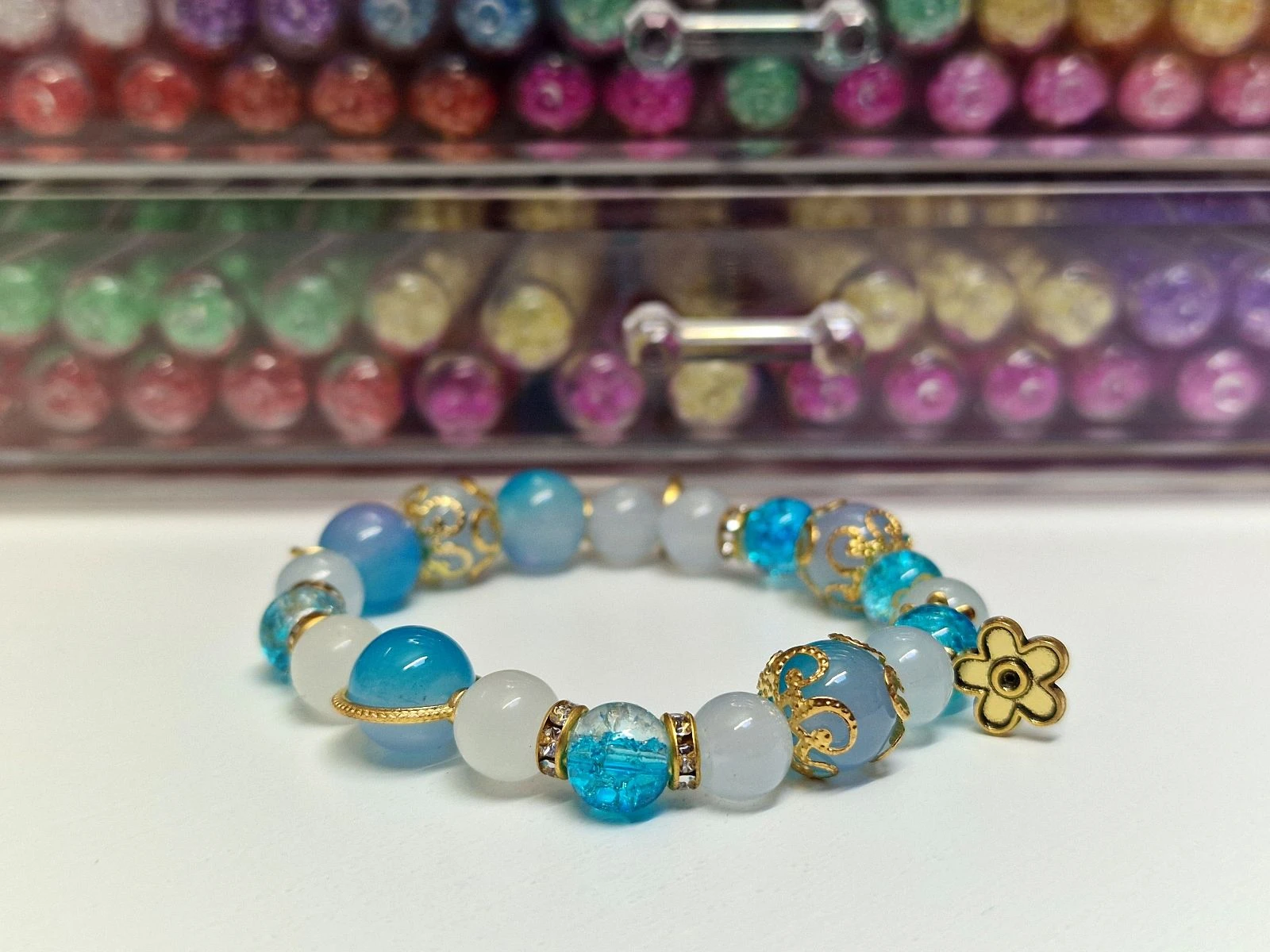 Glass beads bracelet white, blue en gold